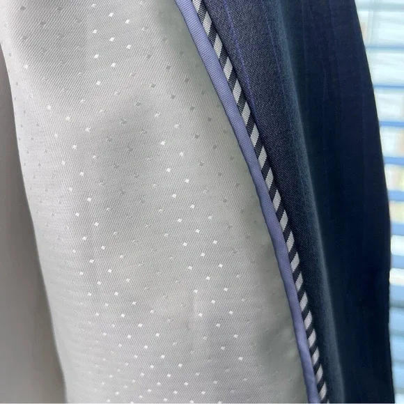 Banana Republic Women's Gray Pinstripe Blazer Size 6 - Picture 5 of 12